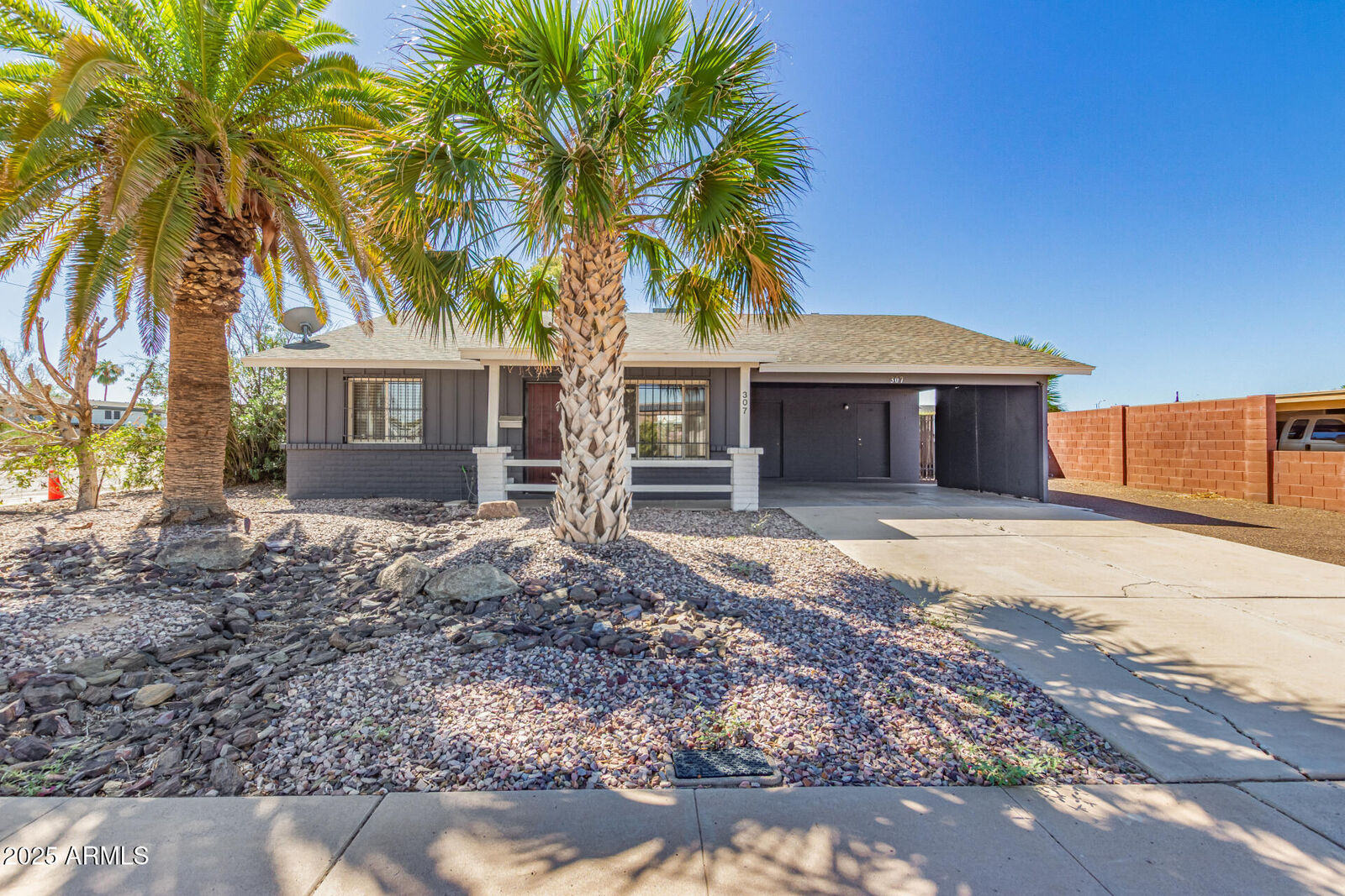 Property Photo:  307 W Santa Cruz Drive  AZ 85282 
