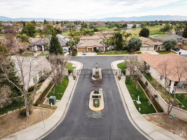 Property Photo: 9301 Via Parma CA 93312