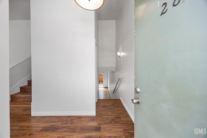 Property Photo: 2809 Oswell Street CA 93306