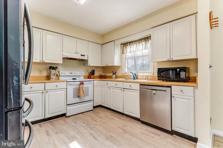 Property Photo: 1137 Columbus Drive VA 22554