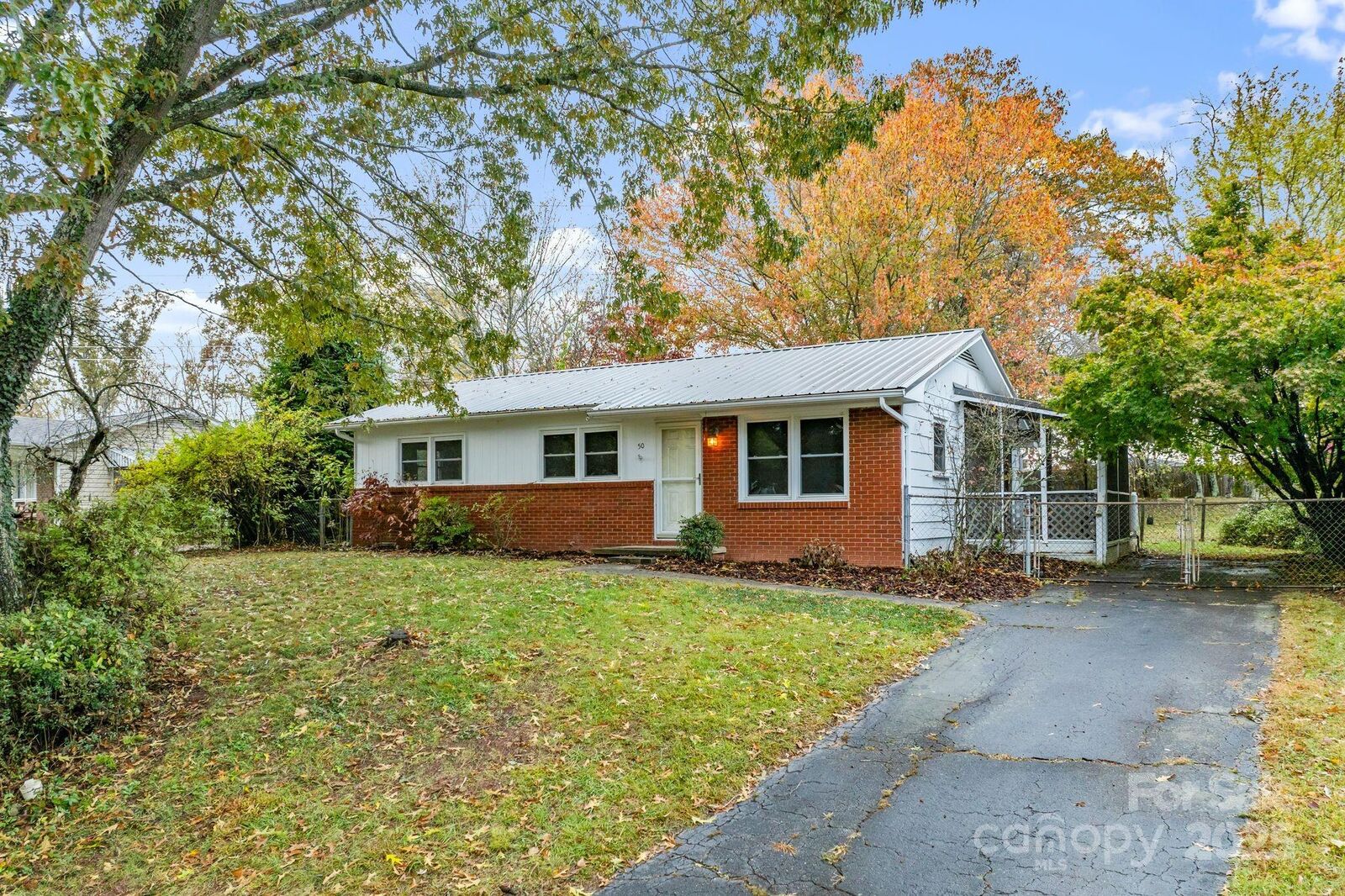 Property Photo:  50 Tipperary Street  NC 28806 