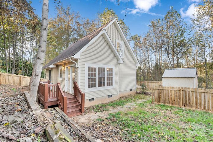 Property Photo:  124 Sleepy Forest Drive  NC 28748