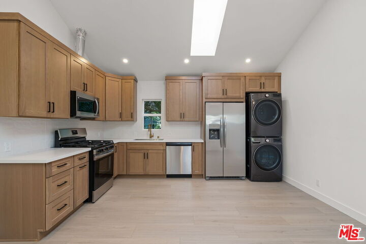 Property Photo:  609 Sunset  CA 90291