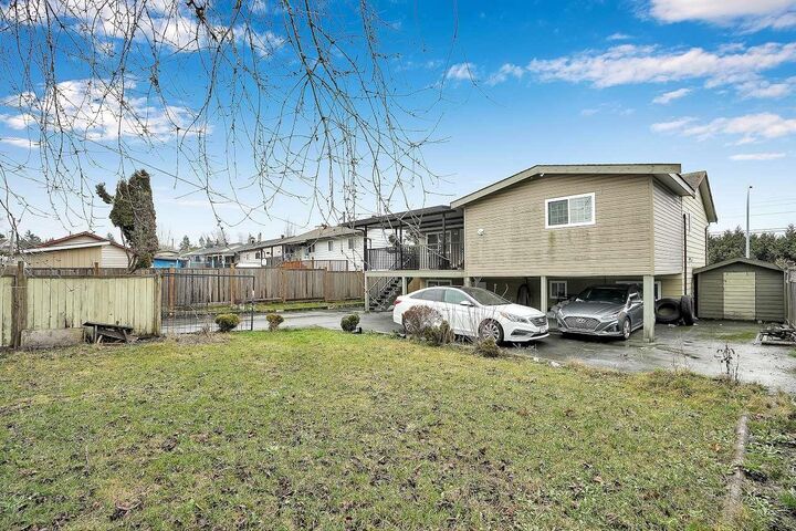 Photo de la propriété: 14747 88 BC V3S 2S2