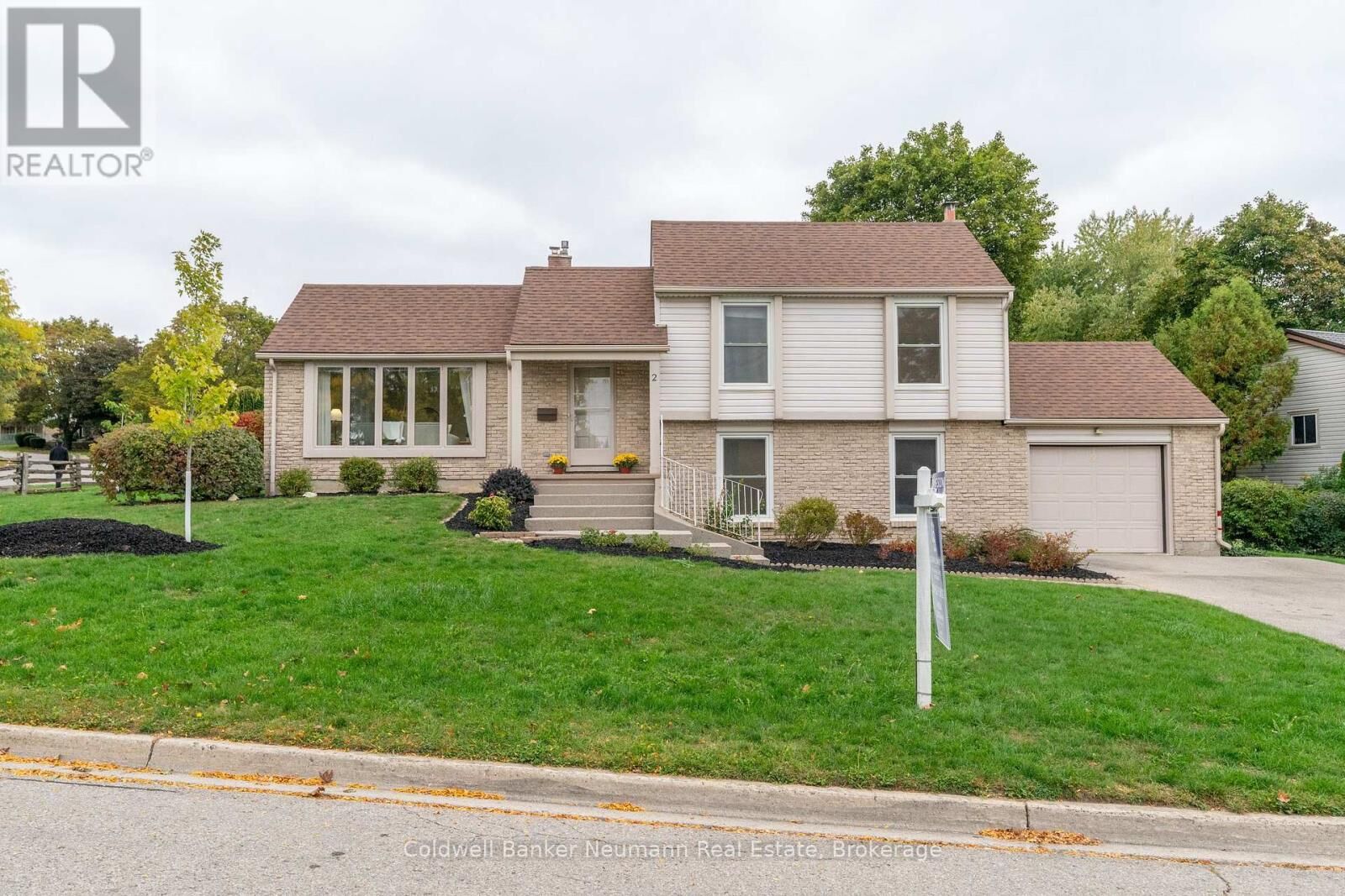 Property Photo:  2 Lisa Lane  ON N1H 7H7 