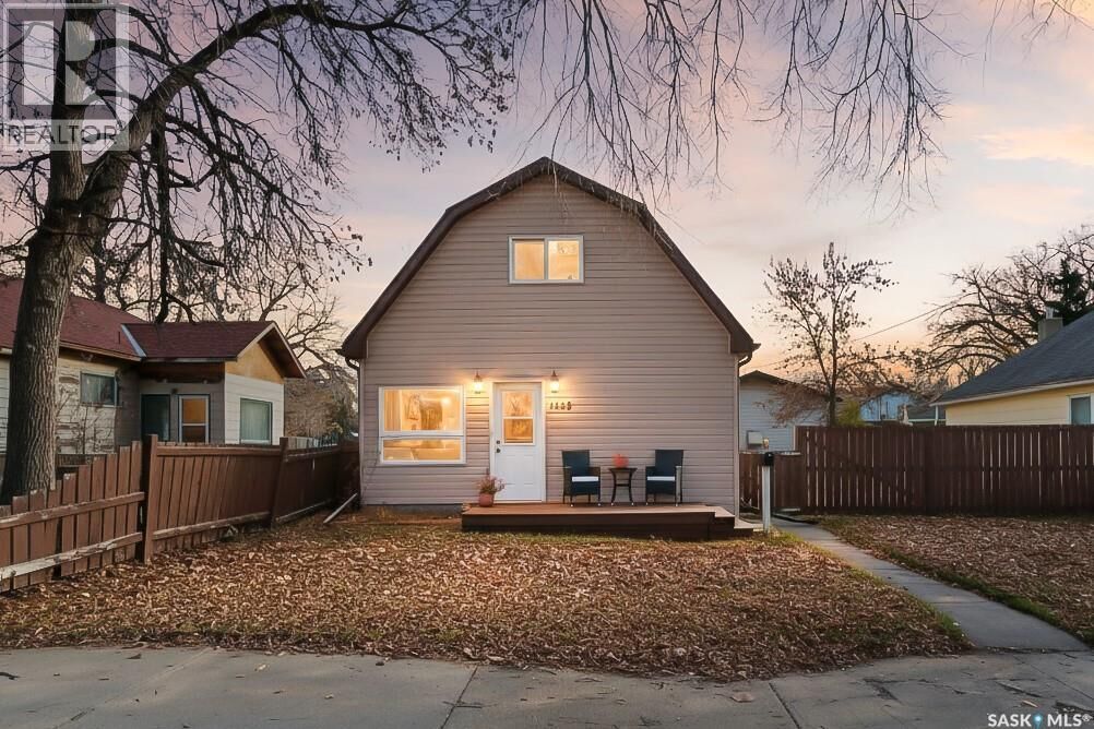 Property Photo:  1143 6th Avenue NW  SK S6H 4A7 