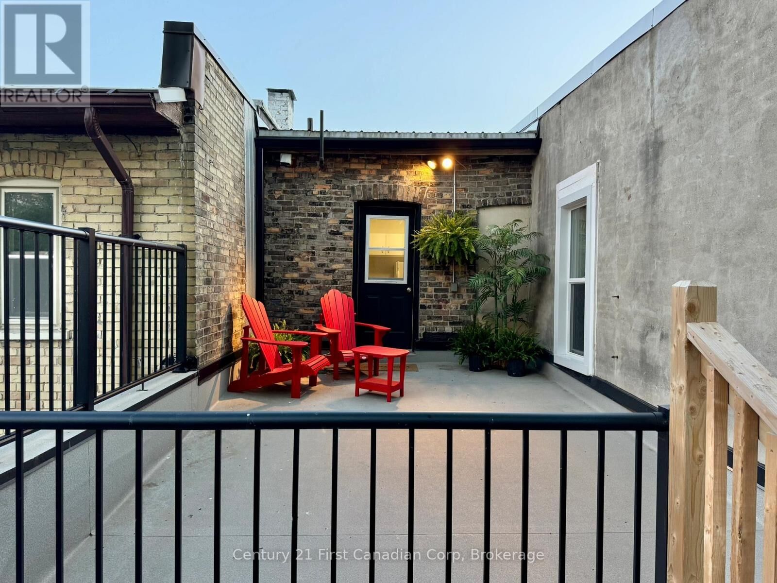 Property Photo:  181 Thames Street South A  ON N5C 2T6