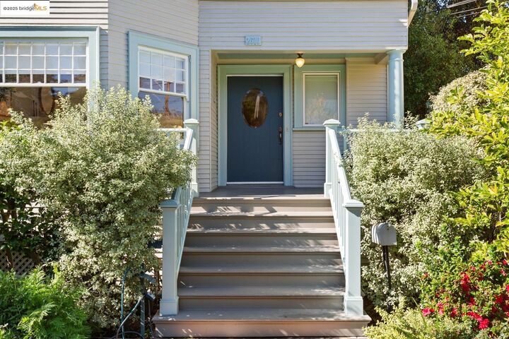 Property Photo:  2610 Piedmont Ave  CA 94704 
