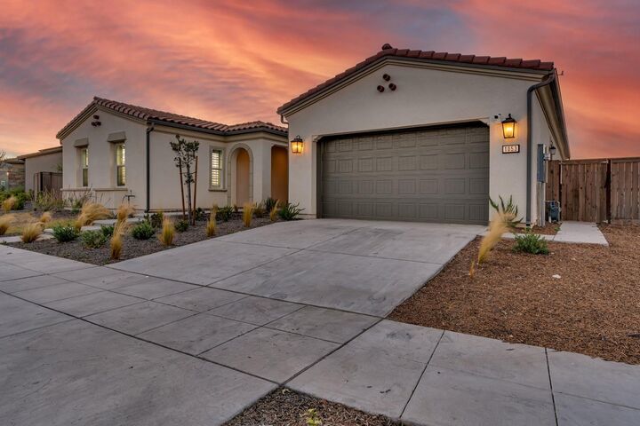 Property Photo: 1053 Beaver Pond CA 93636