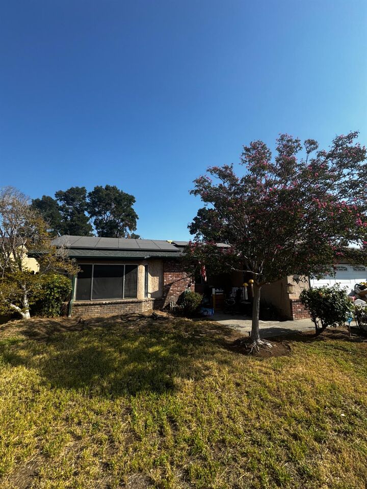 5252 W Holland Ave W  Fresno CA 93722 photo