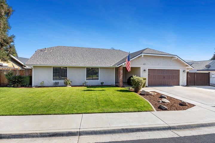 Property Photo:  1013 Carolina Avenue  CA 93611