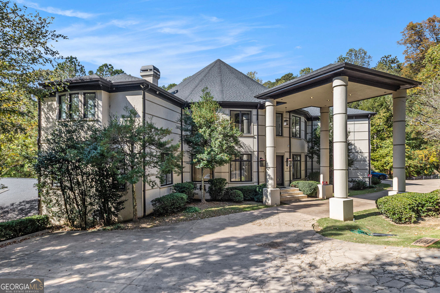 Property Photo:  1050 Bedford Gardens Drive  GA 30022 