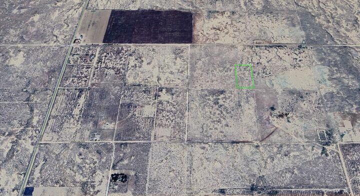 Property Photo:  Vic Ave G4 &Amp 127th St E  CA 93535 