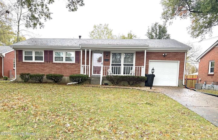 Property Photo:  2909 Wallingford Ct  KY 40218