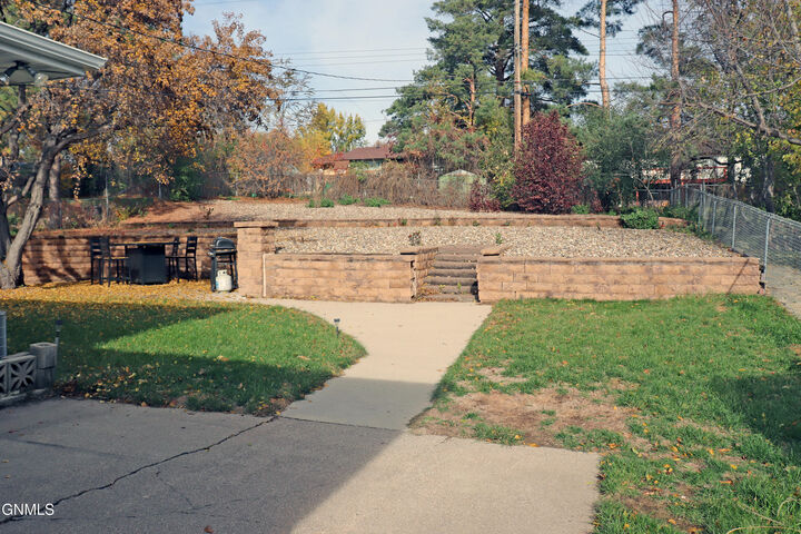 Property Photo:  906 Avenue B W  ND 58501