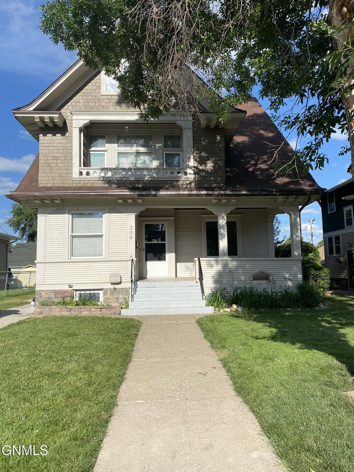 304 6th Avenue NW  Mandan ND 58554 photo