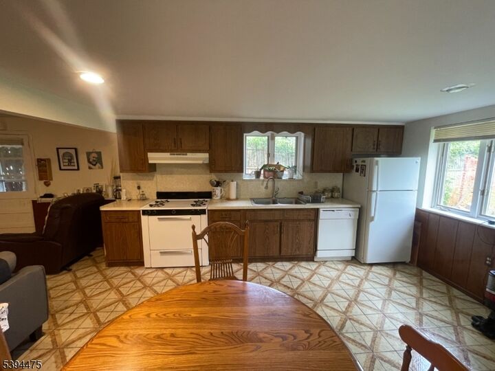 Property Photo:  192 W Mount Pleasant Ave 1  NJ 07039