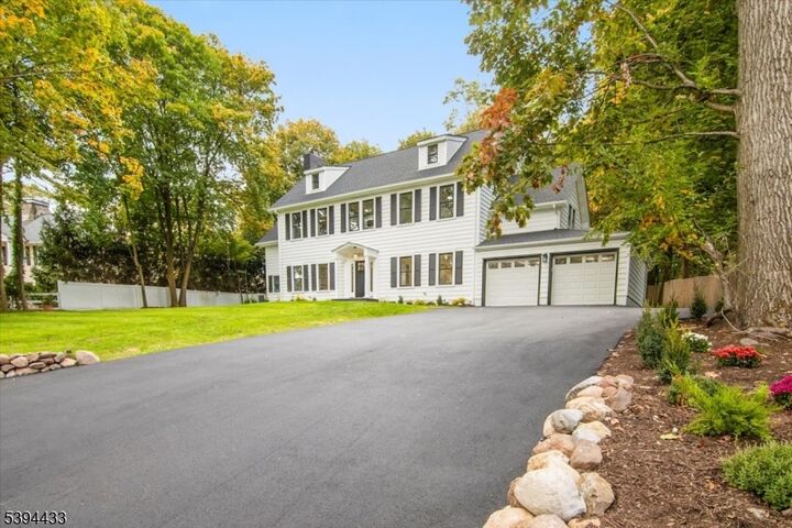 Property Photo:  3 Brook Way  NJ 07052 