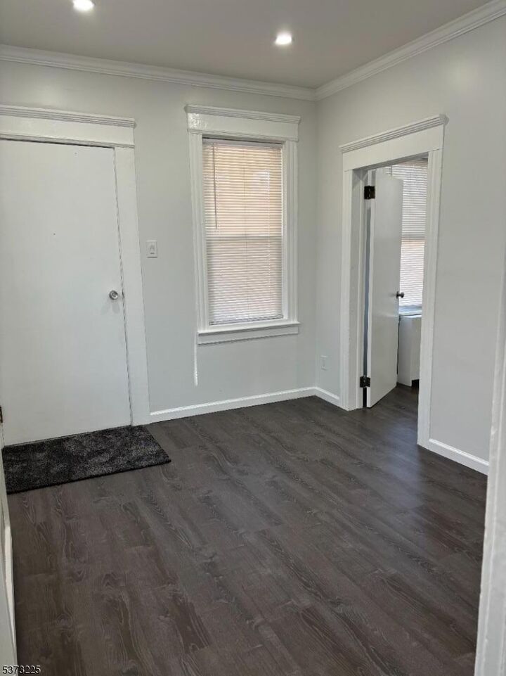 Property Photo:  29 Laurel Ave 1  NJ 07040