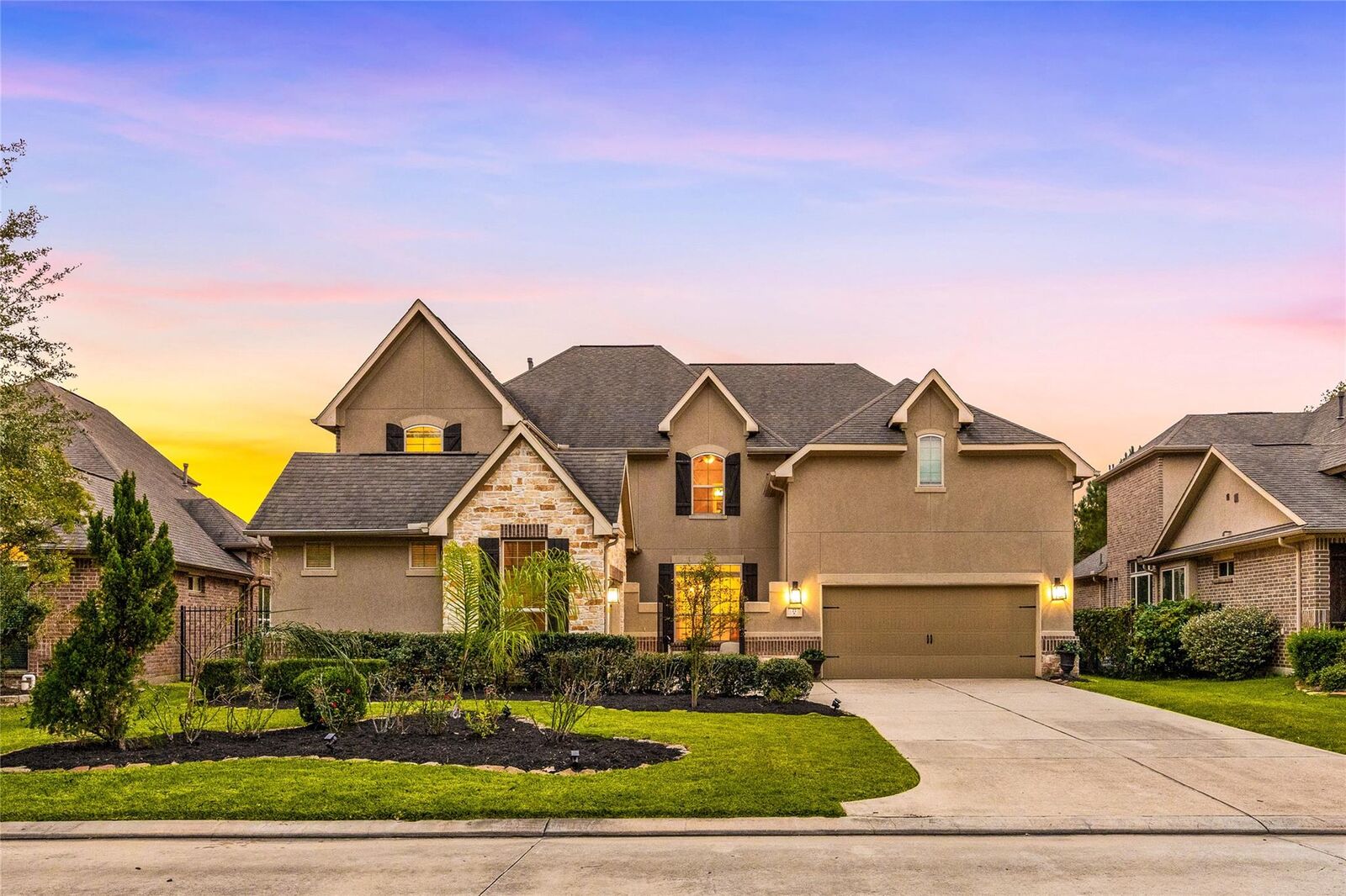 Property Photo: 27 Tioga Place TX 77375