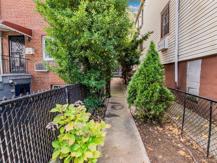 Property Photo:  1260 Adee Avenue  NY 10469 