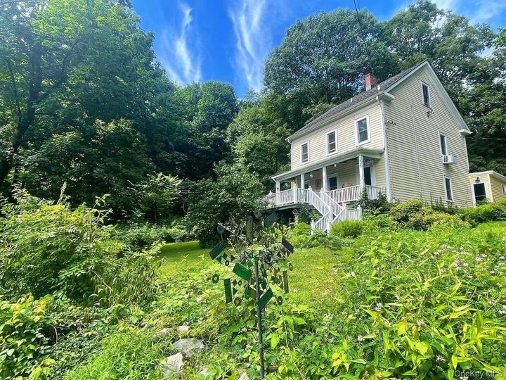 Property Photo:  310 Oak Lane  NY 12550 