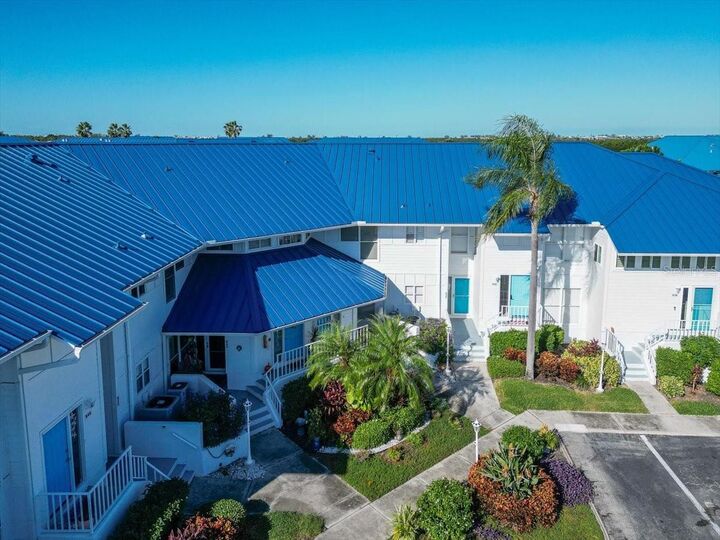 Property Photo: 841 Audubon Drive 841 FL 34209