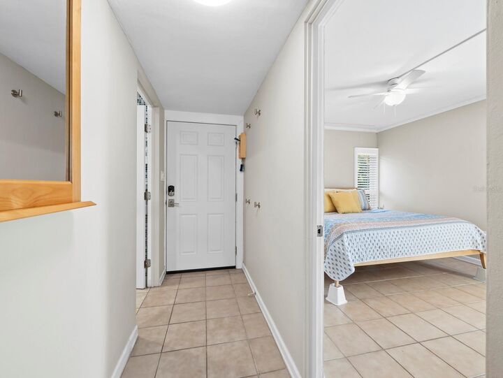 Property Photo:  2850 Gulf Of Mexico Drive 2  FL 34228