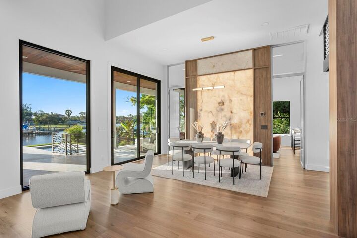 Property Photo: 4441 Pompano Drive SE FL 33705