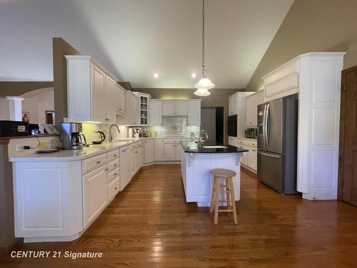 Property Photo:  5220 Wyndemere Circle  MI 48473