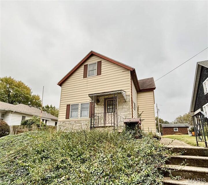 320 W Cleveland Avenue  Belleville IL 62220 photo