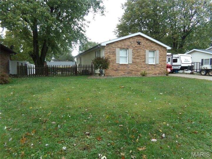 Property Photo:  180 Keeven Drive  IL 62249 