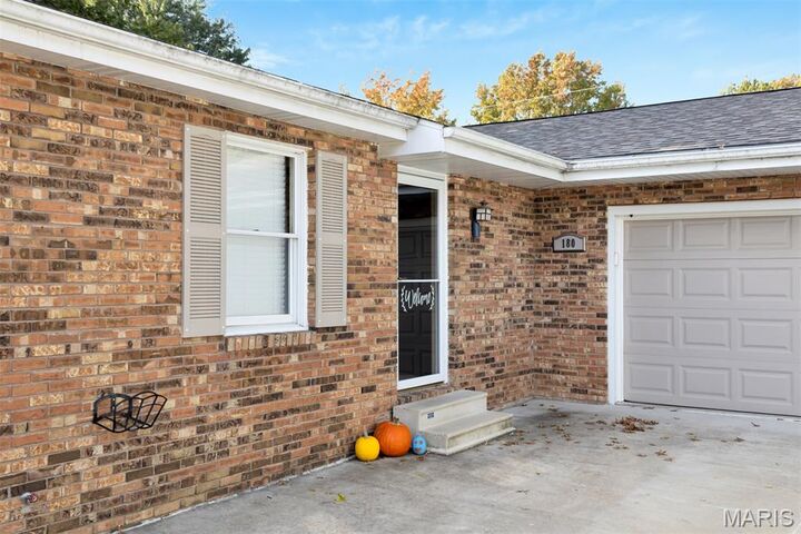 Property Photo:  180 Keeven Drive  IL 62249 