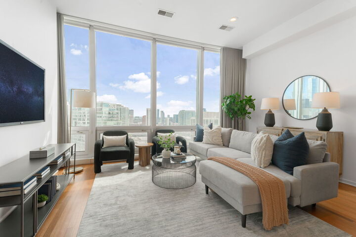 Property Photo:  500 W Superior Street 1907  IL 60654