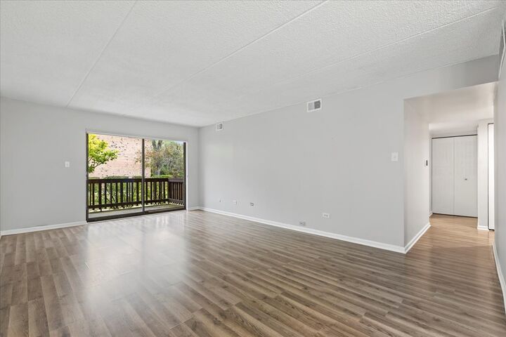 Property Photo:  8000 Woodglen Lane 109  IL 60516 