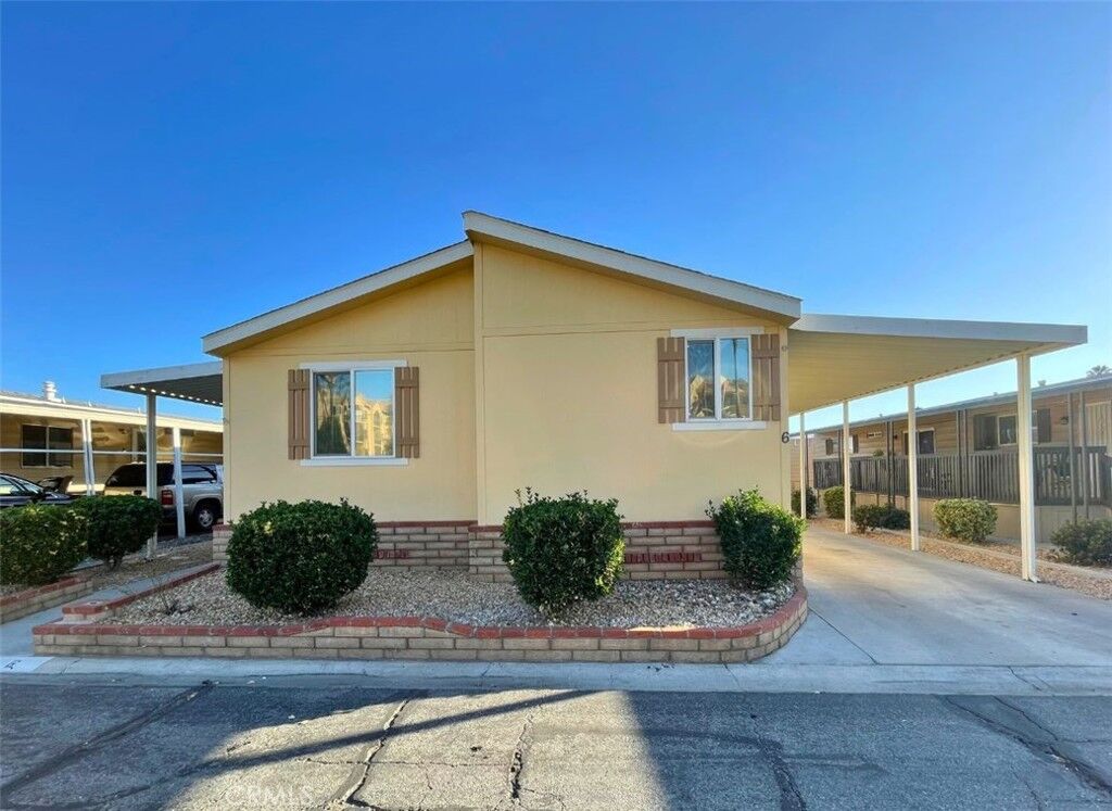 Property Photo:  2205 W Acacia Avenue 6  CA 92545 