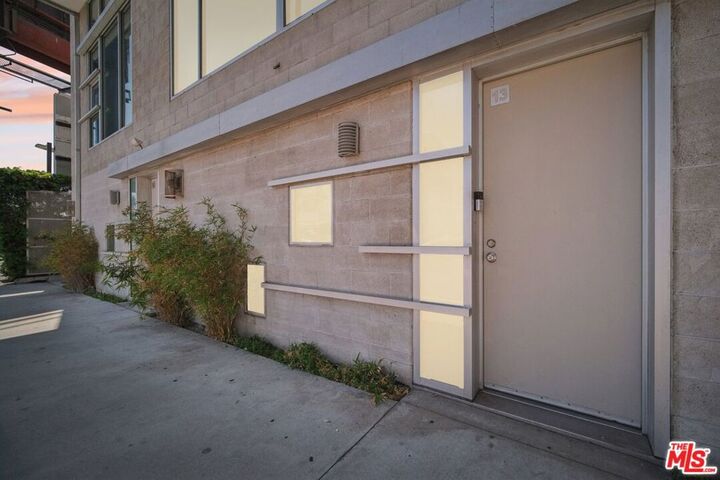 Property Photo:  717 N Highland Avenue 13  CA 90038 