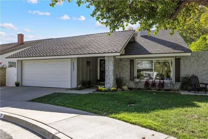 Property Photo:  25457 Via Macarena  CA 91355 