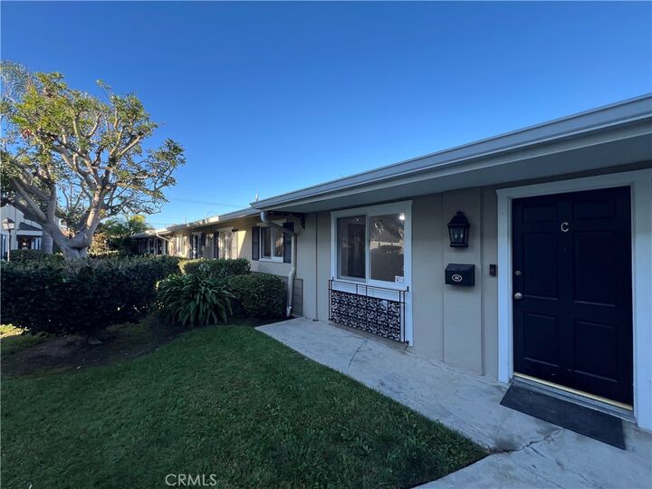 1741 Tustin 10C  Costa Mesa CA 92627 photo