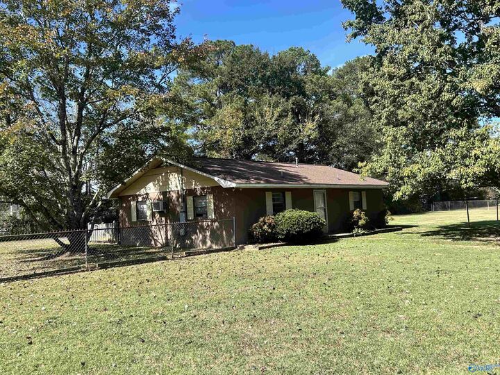 Property Photo:  317 Wood Avenue SE  AL 35954