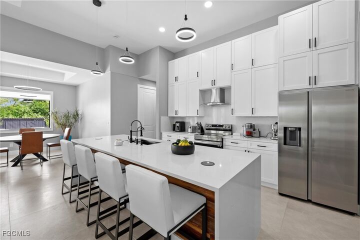 Property Photo:  613 SW 18th Court  FL 33991