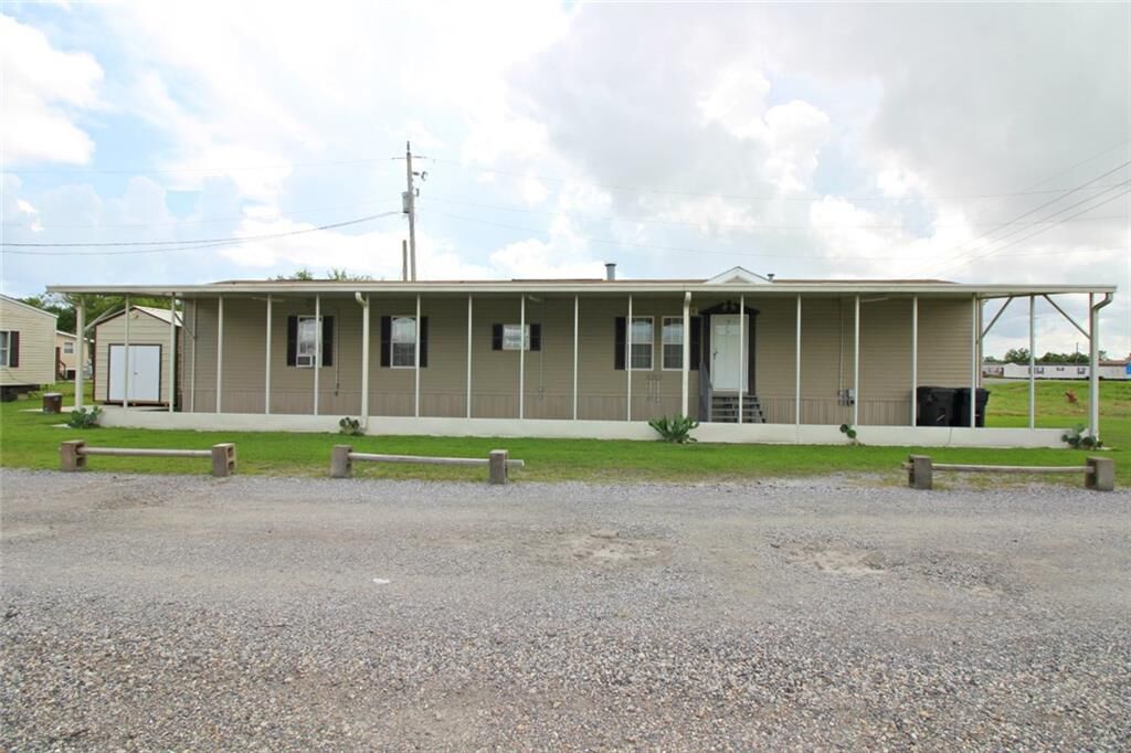 Property Photo:  117 Gober Lane  LA 70041