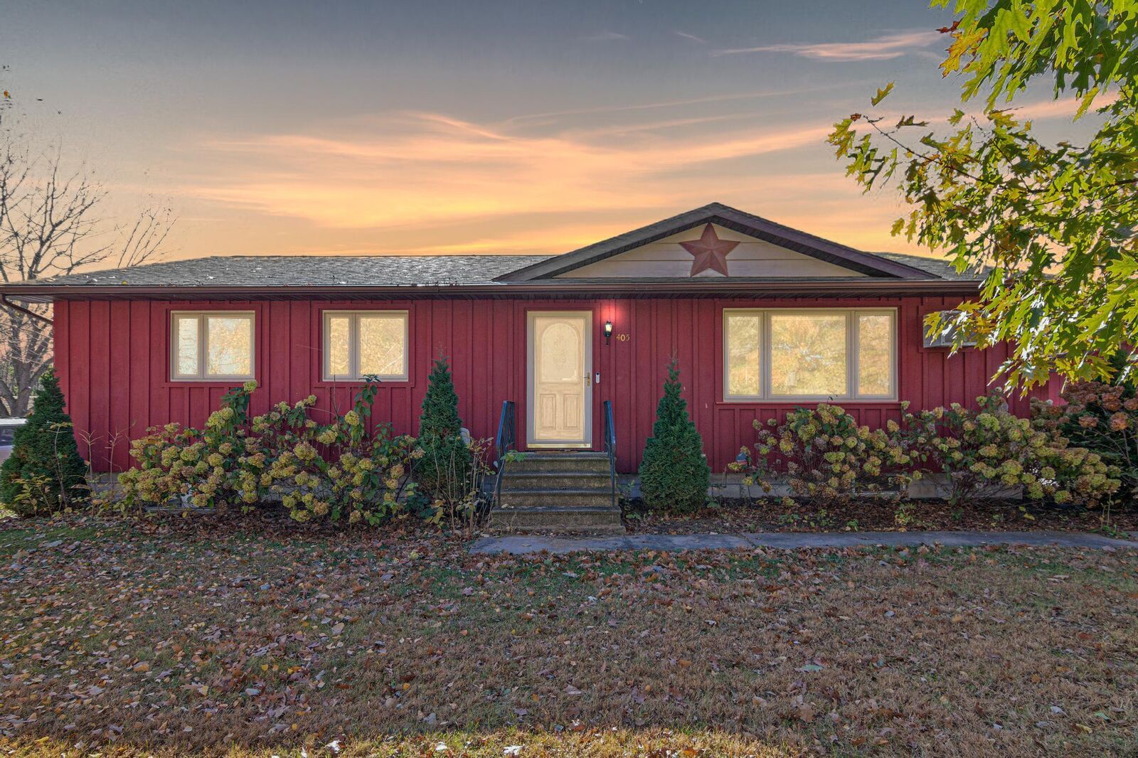 Property Photo:  405 Elm Street  MN 56044 