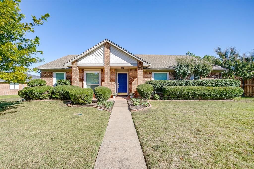 Property Photo:  925 Purcell Drive  TX 75025 
