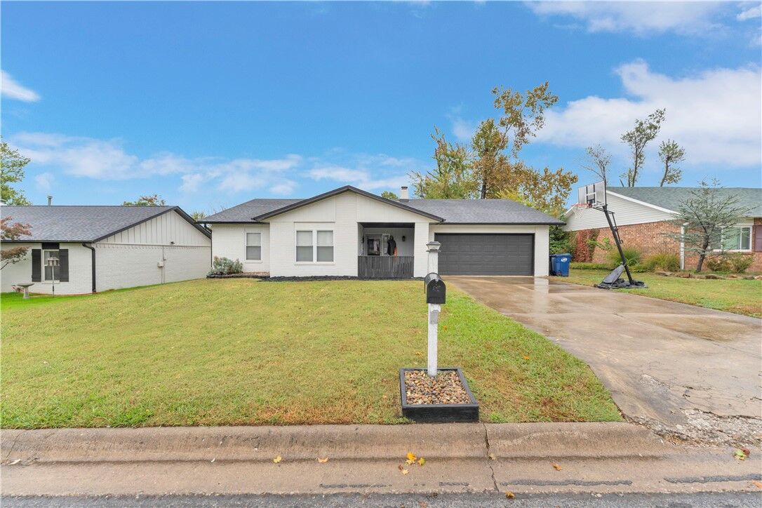 Property Photo:  2713 W Gum Street  AR 72758 