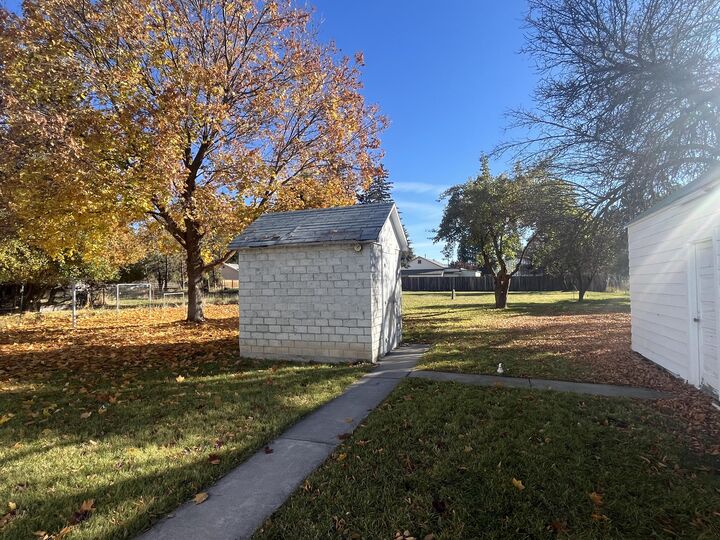 Property Photo:  3125 Summers Lane  OR 97603 