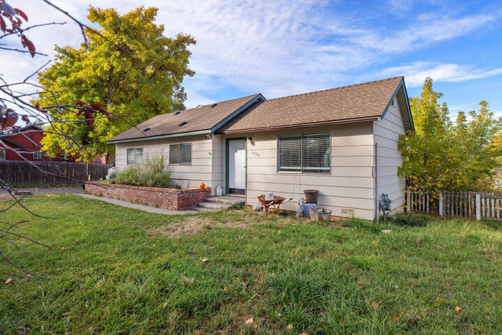 Property Photo:  1426 Kane Street  OR 97601