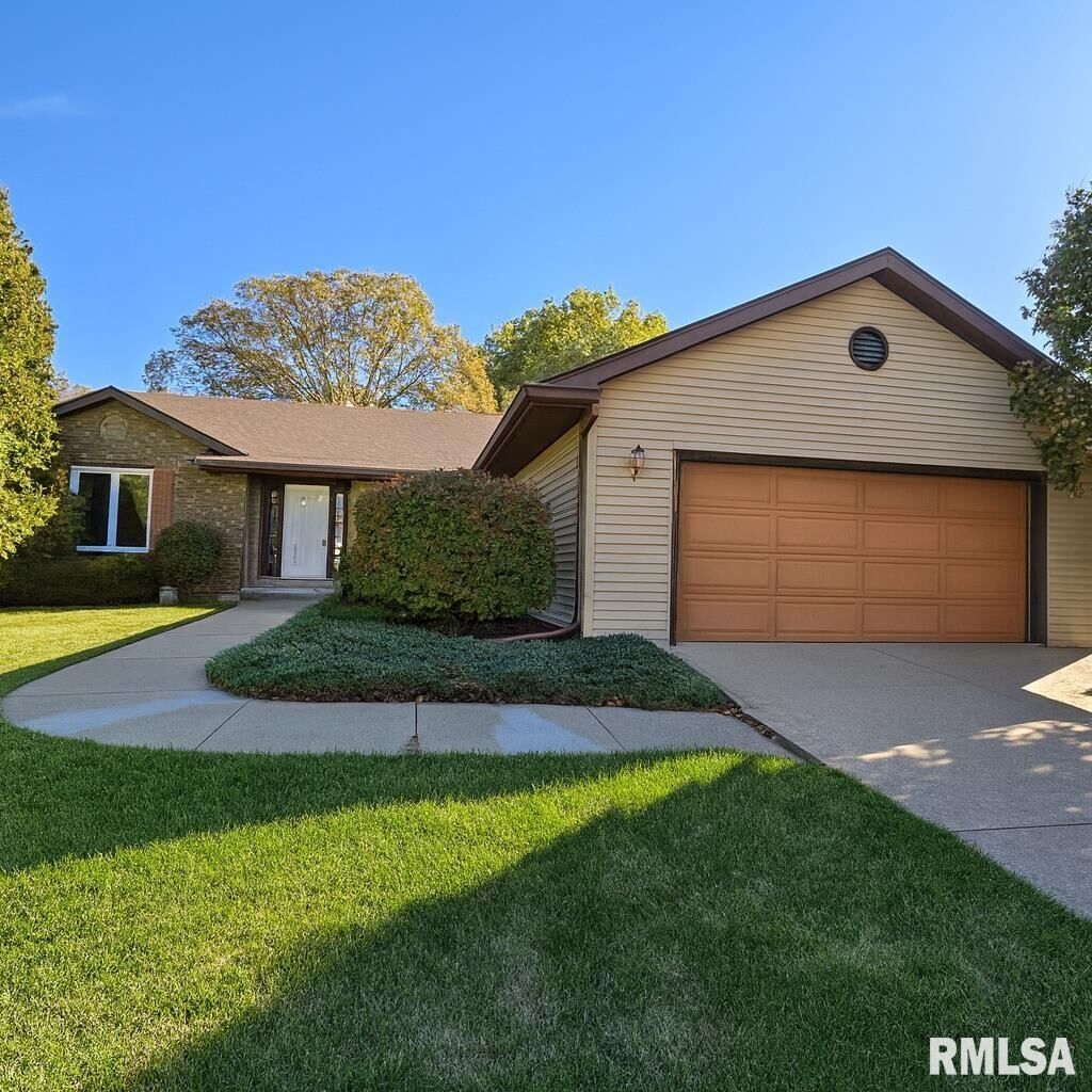 Property Photo:  6718 N Chateau Place  IL 61615 