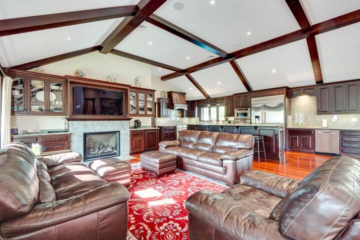 Property Photo:  10 Viking Rd  MA 01890 