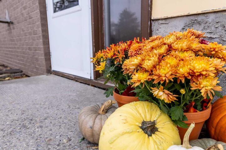 Property Photo:  21 Watson Street  AB T4N 5X7